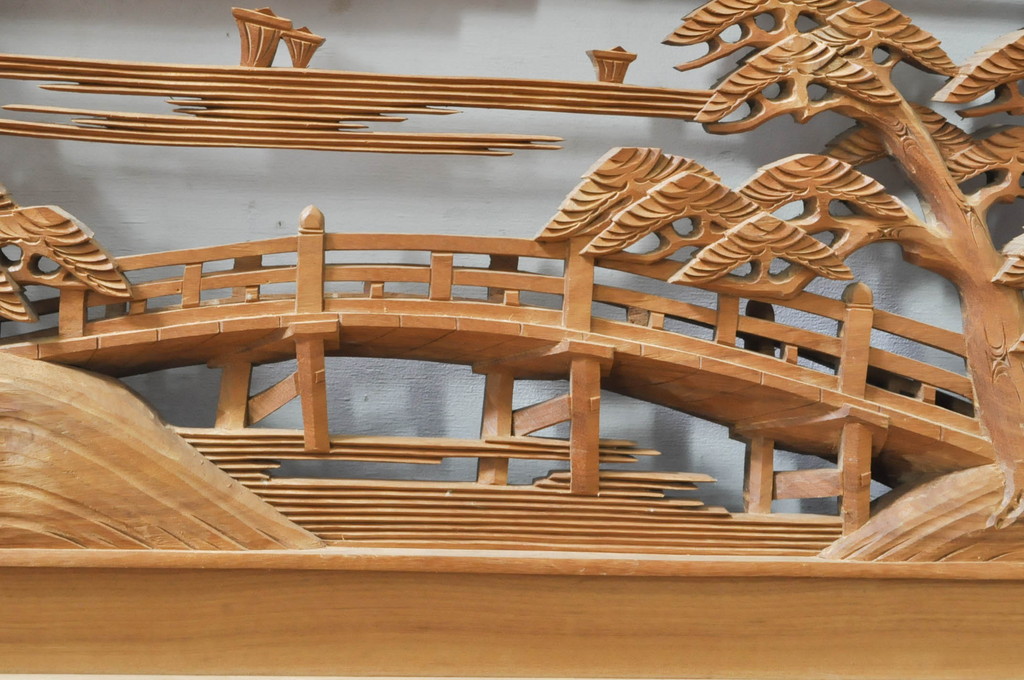 アンティーク建具　井波彫刻　壽山作　松の木と風情ある風景の図柄が美しい両面彫刻欄間2枚セット(明かり取り、明り取り)(R-076355)