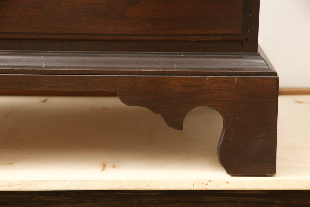 中古　美品　カナダ　ダーラム・ファニチャー(Durham Furniture)　エレガントなデザインの金具が目を引くトールチェスト(縦型チェスト、ランジェリーチェスト、引き出し)(R-059253)