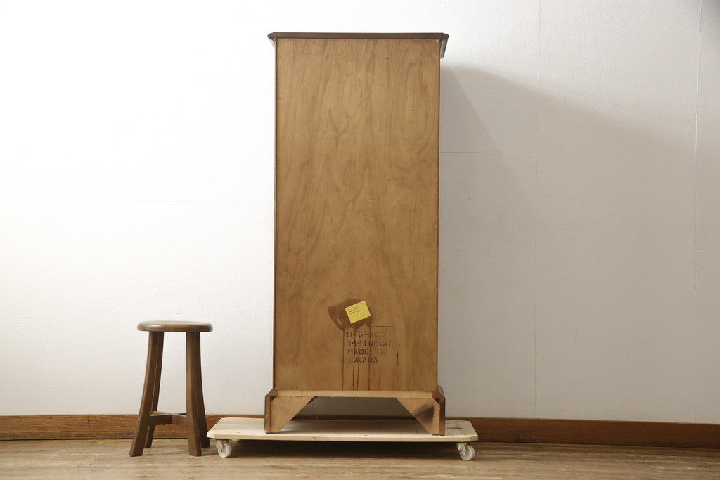 中古　美品　カナダ　ダーラム・ファニチャー(Durham Furniture)　エレガントなデザインの金具が目を引くトールチェスト(縦型チェスト、ランジェリーチェスト、引き出し)(R-059253)