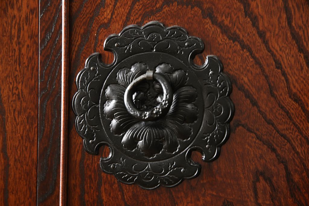 中古　美品　岩谷堂箪笥　北国2号　重厚な雰囲気の収納棚付き衣装箪笥(整理タンス、和タンス、引き出し、上下バラ売り可能)(定価約96万円)(R-059256)
