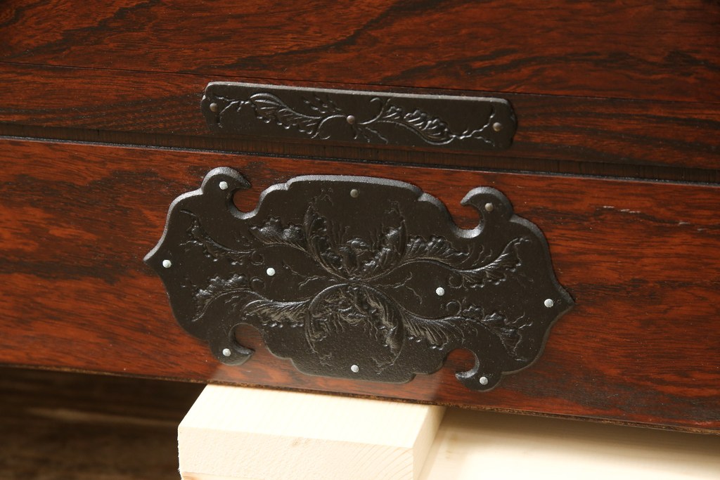 中古　美品　岩谷堂箪笥　北国2号　重厚な雰囲気の収納棚付き衣装箪笥(整理タンス、和タンス、引き出し、上下バラ売り可能)(定価約96万円)(R-059256)