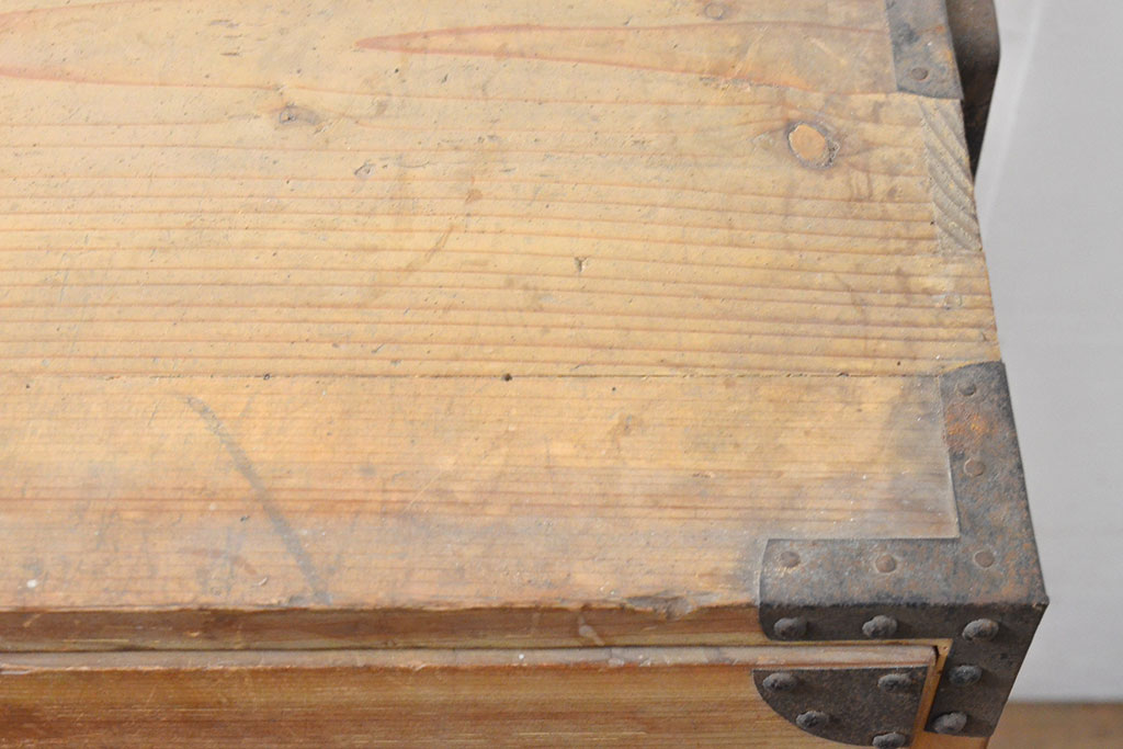 和製アンティーク　ヒノキ材　和モダンな空間づくりにおすすめの時代箪笥(チェスト、引き出し、収納箪笥)(R-054009)