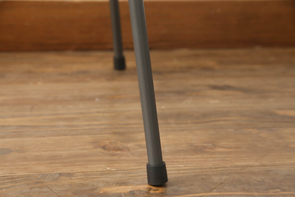 中古　新品同様!!　FRITZ HANSEN(フリッツハンセン)　SERIES 7(セブンチェア)　fh-3107ca-635　カラードアッシュ　ワイルドローズ(WILD ROSE)　北欧モダンなお部屋におすすめ!シャープな脚がお洒落なダイニングチェア(板座チェア、椅子、イス)(定価約7万円)(R-066554)