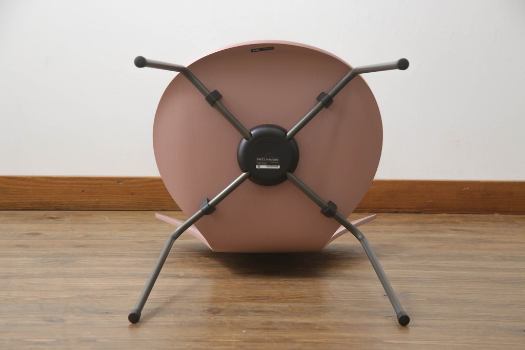 中古　新品同様!!　FRITZ HANSEN(フリッツハンセン)　SERIES 7(セブンチェア)　fh-3107ca-635　カラードアッシュ　ワイルドローズ(WILD ROSE)　北欧モダンなお部屋におすすめ!シャープな脚がお洒落なダイニングチェア(板座チェア、椅子、イス)(定価約7万円)(R-066554)