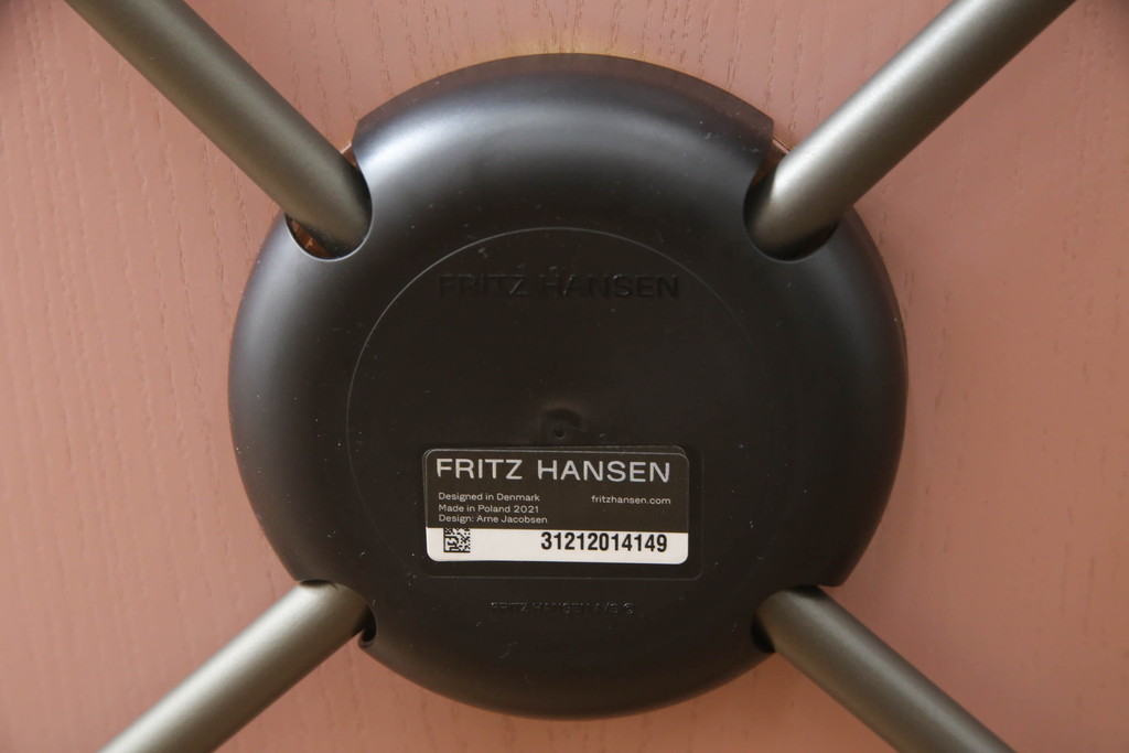 中古　新品同様!!　FRITZ HANSEN(フリッツハンセン)　SERIES 7(セブンチェア)　fh-3107ca-635　カラードアッシュ　ワイルドローズ(WILD ROSE)　北欧モダンなお部屋におすすめ!シャープな脚がお洒落なダイニングチェア(板座チェア、椅子、イス)(定価約7万円)(R-066554)