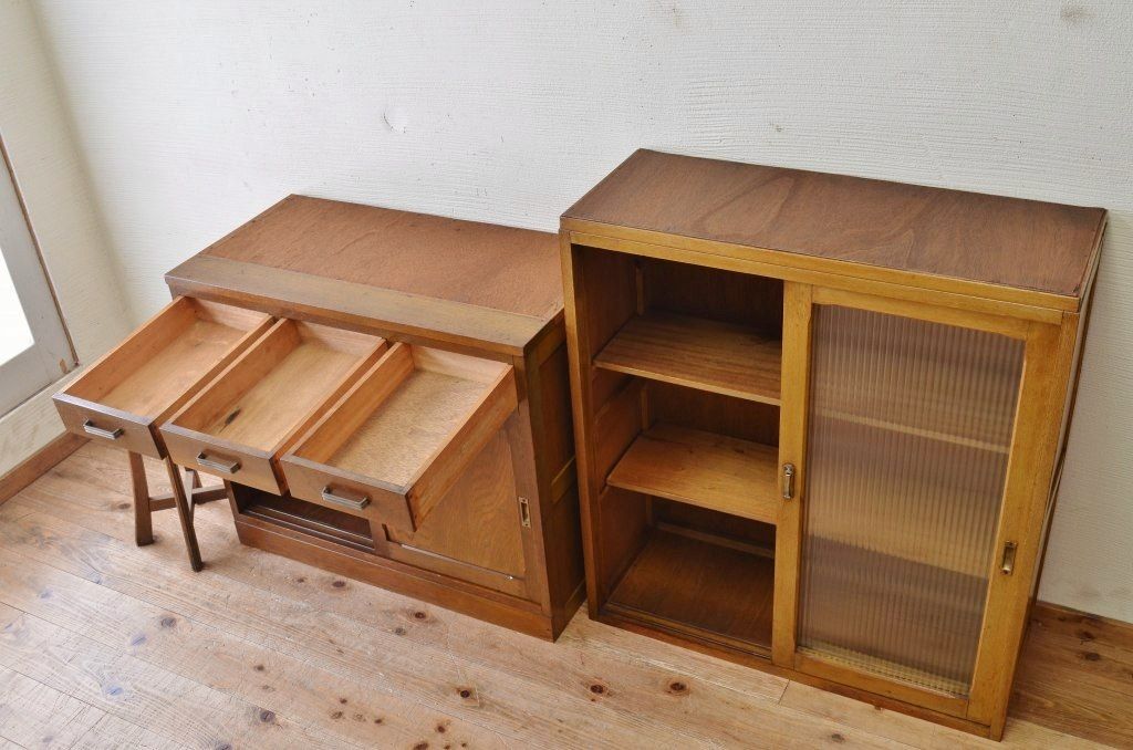 アンティーク家具　☆アンティークモールガラス二段重ね食器棚(収納棚)