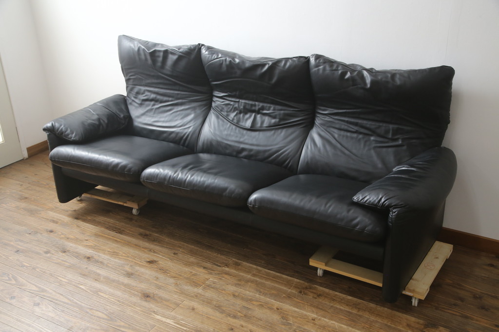 中古　美品　Cassina(カッシーナ)　MARALUNGA(マラルンガ) 675　本革　高級感ある佇まいが目を惹く3人掛けソファ(三人掛け、3P、アームソファ、レザー)(定価約200〜270万円)(R-078219)
