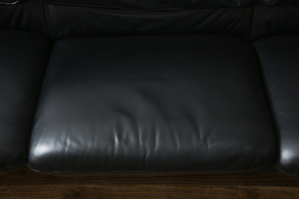 中古　美品　Cassina(カッシーナ)　MARALUNGA(マラルンガ) 675　本革　高級感ある佇まいが目を惹く3人掛けソファ(三人掛け、3P、アームソファ、レザー)(定価約200〜270万円)(R-078219)
