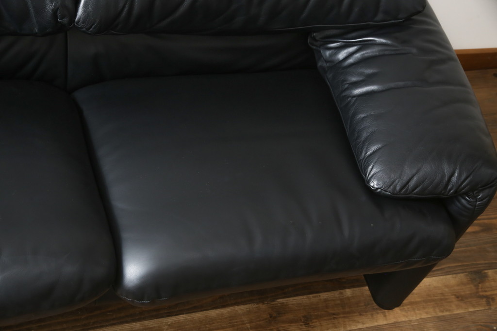 中古　美品　Cassina(カッシーナ)　MARALUNGA(マラルンガ) 675　本革　高級感ある佇まいが目を惹く3人掛けソファ(三人掛け、3P、アームソファ、レザー)(定価約200〜270万円)(R-078219)
