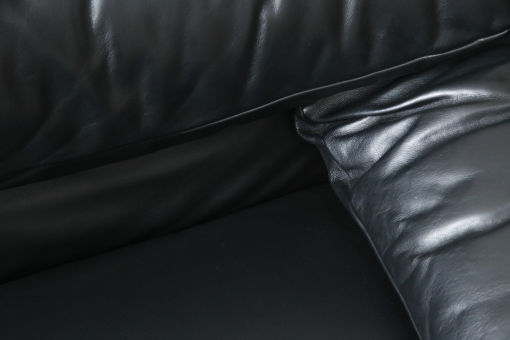 中古　美品　Cassina(カッシーナ)　MARALUNGA(マラルンガ) 675　本革　高級感ある佇まいが目を惹く3人掛けソファ(三人掛け、3P、アームソファ、レザー)(定価約200〜270万円)(R-078219)