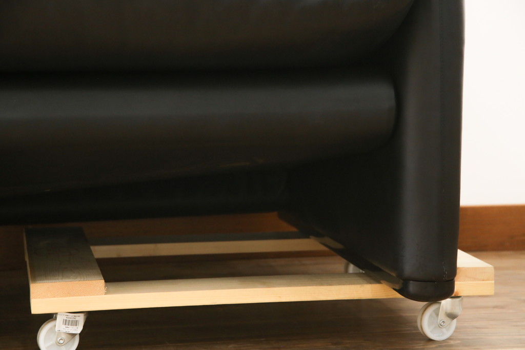 中古　美品　Cassina(カッシーナ)　MARALUNGA(マラルンガ) 675　本革　高級感ある佇まいが目を惹く3人掛けソファ(三人掛け、3P、アームソファ、レザー)(定価約200〜270万円)(R-078219)