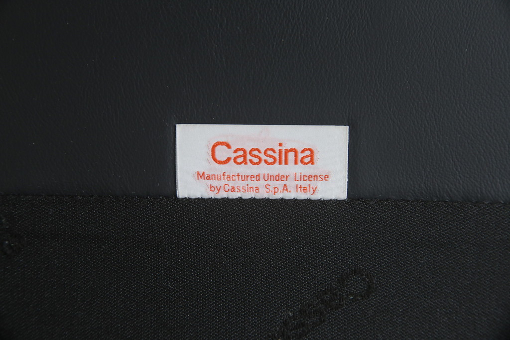 中古　美品　Cassina(カッシーナ)　MARALUNGA(マラルンガ) 675　本革　高級感ある佇まいが目を惹く3人掛けソファ(三人掛け、3P、アームソファ、レザー)(定価約200〜270万円)(R-078219)