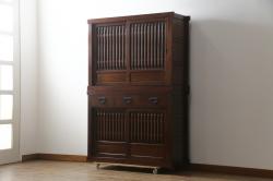 中古　美品　ニレ材　和の空間に取り入れたいシックな二段重ね水屋箪笥(キャビネット、食器棚、戸棚、収納棚、茶箪笥、重ね戸棚)(R-078222)