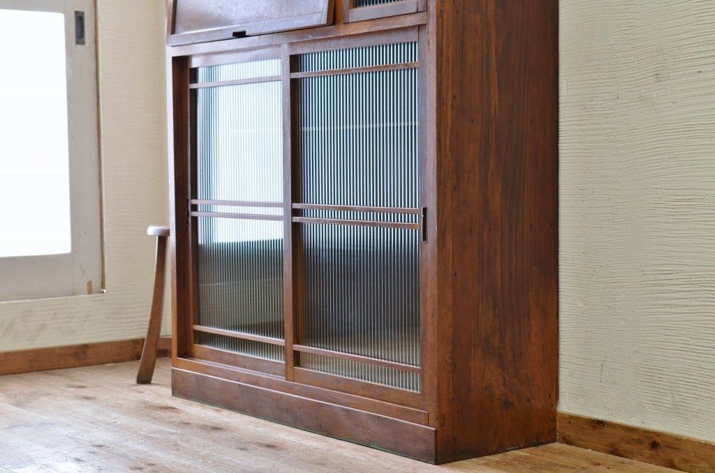 アンティーク家具　アンティークモールガラスパタパタ下駄箱(収納棚)