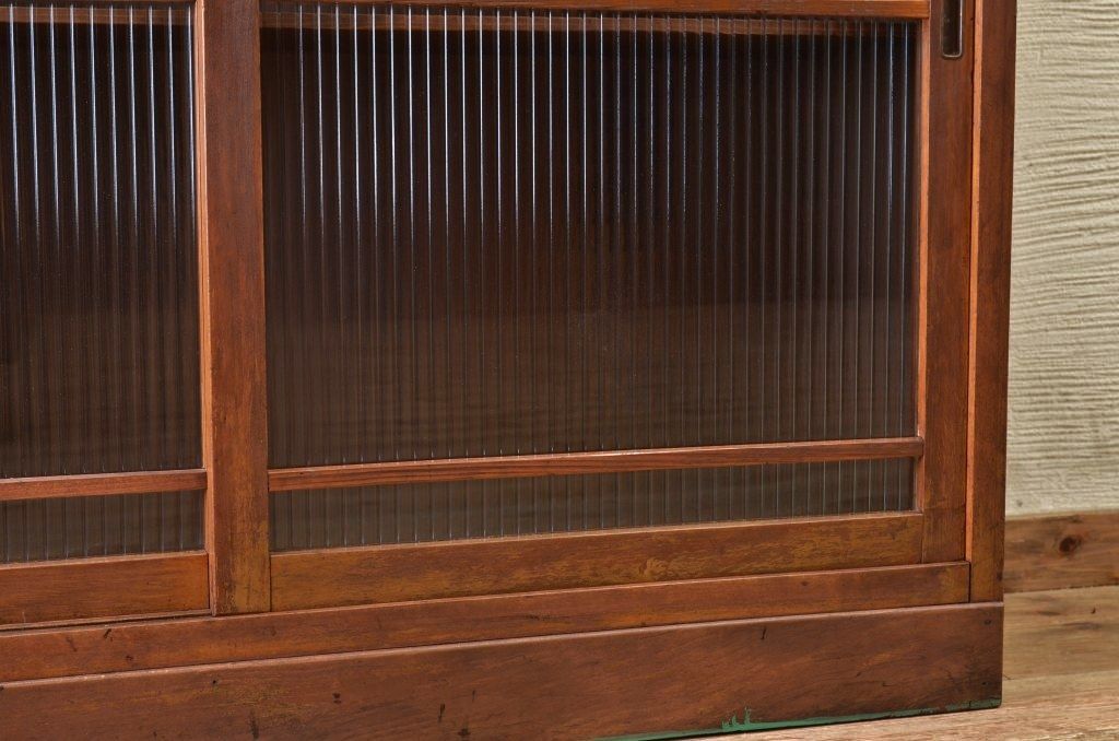 アンティーク家具　アンティークモールガラスパタパタ下駄箱(収納棚)