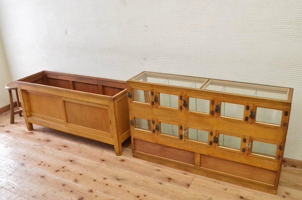 アンティーク家具　古い駄菓子屋の小窓付きアンティークガラスケース