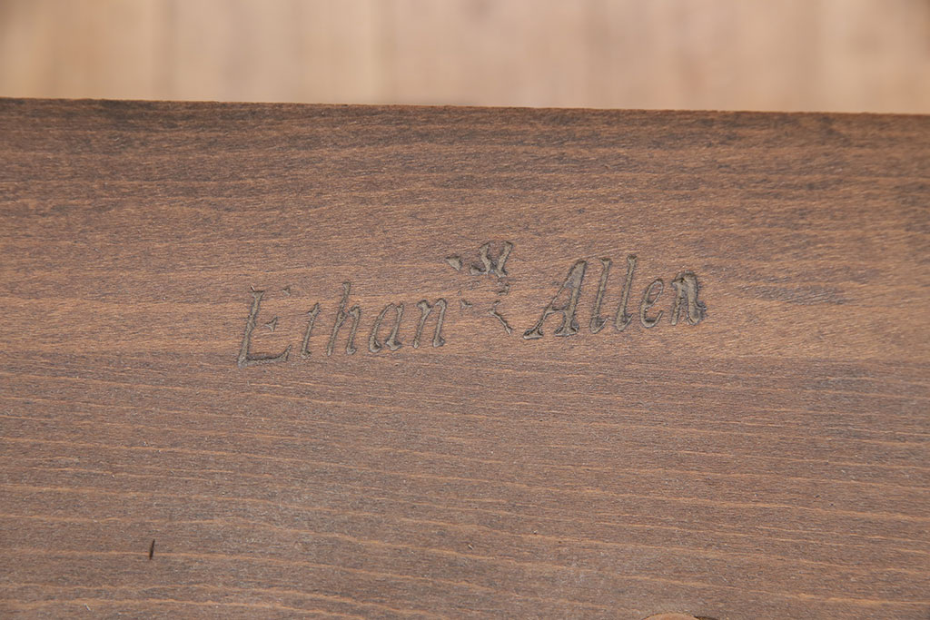 アメリカヴィンテージ ETHAN ALLEN(イーセンアーレン) 重厚な アメリカヴィンテージ ETHAN ALLEN(イーセンアーレン) 重厚な