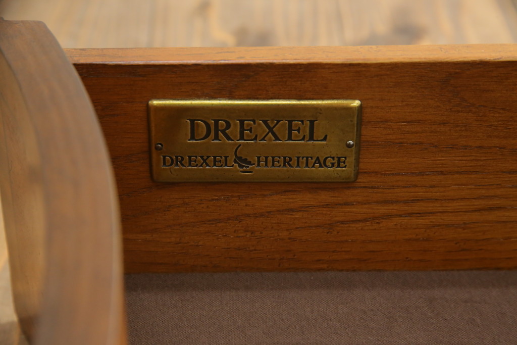 中古　美品　ドレクセル　DREXEL HERITAGE(ドレクセルヘリテイジ)　洗練された上品なデザインが魅力のコンソールテーブル(平机、引き出、サイドテーブル)(R-075680)