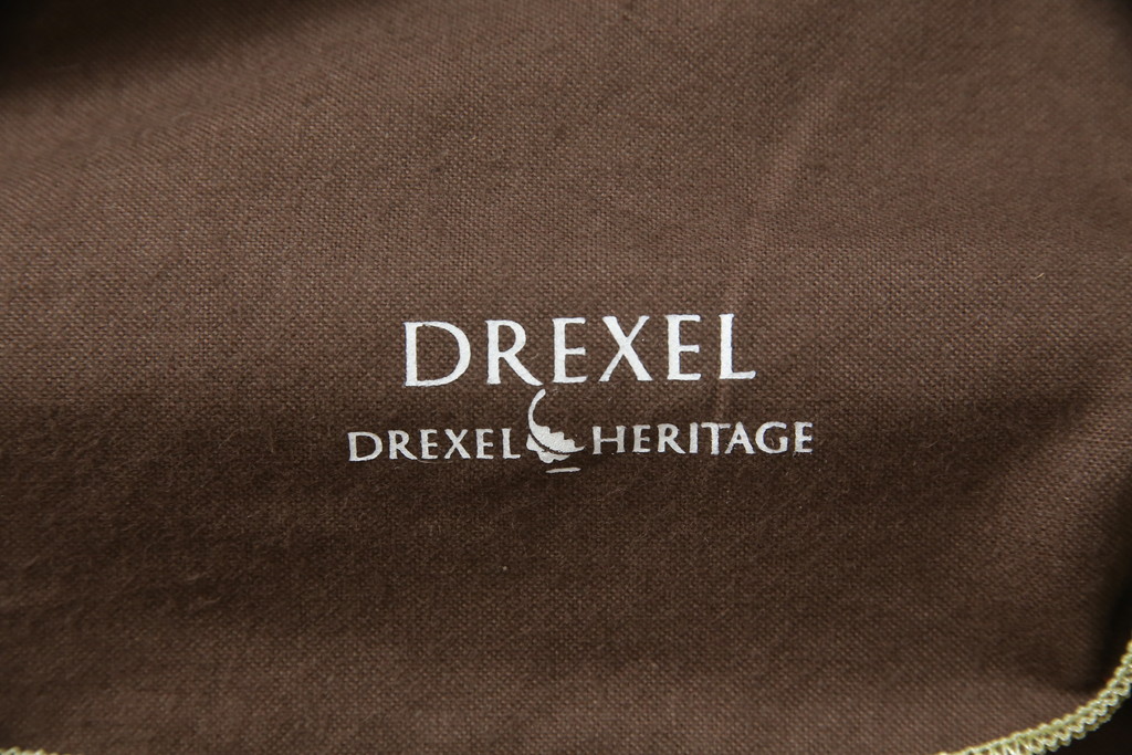中古　美品　ドレクセル　DREXEL HERITAGE(ドレクセルヘリテイジ)　洗練された上品なデザインが魅力のコンソールテーブル(平机、引き出、サイドテーブル)(R-075680)