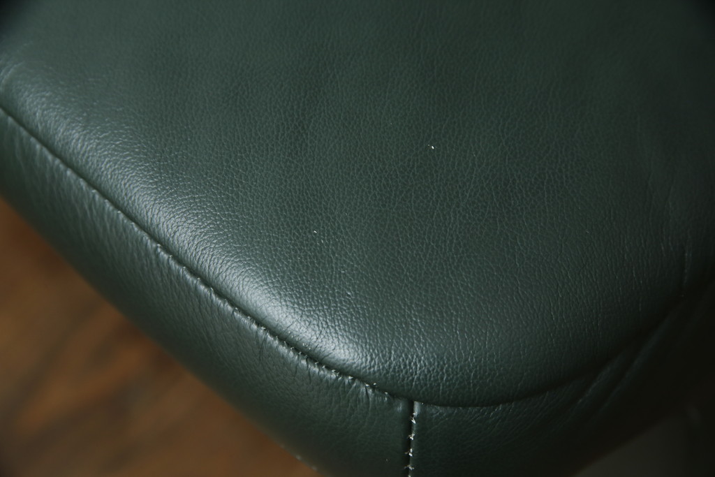 中古　ノルウェー製　ほぼ未使用の極美品!!　EKORNES(エコーネス)　ストレスレス(Stressless)　メトロポリタン　大人の贅沢なくつろぎ空間を演出する三人掛けソファ(アームソファ、3人掛け、3P、トリプルソファ、ロッキング機能、北欧)(定価約55万円)(R-066508)