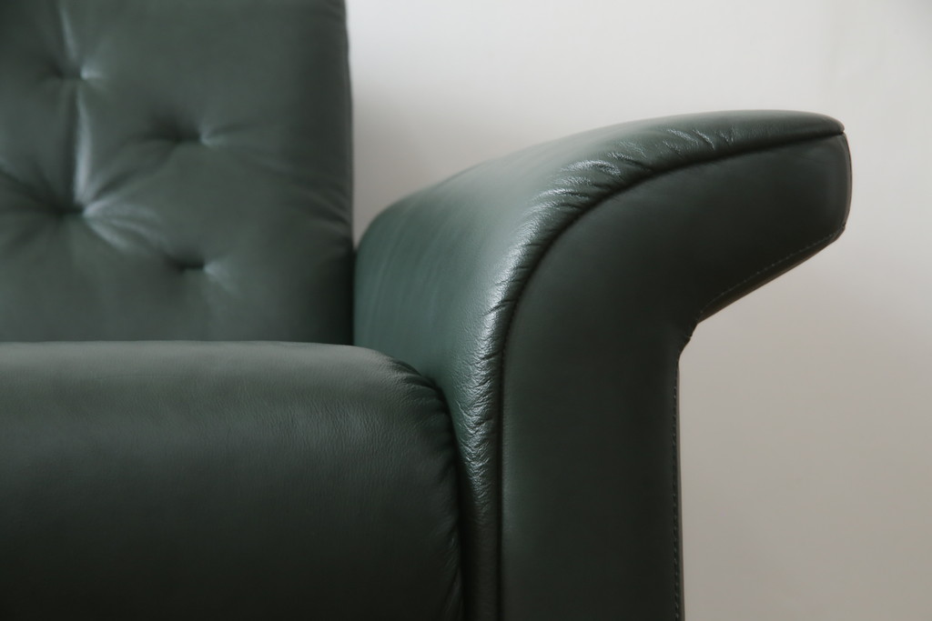 中古　ノルウェー製　ほぼ未使用の極美品!!　EKORNES(エコーネス)　ストレスレス(Stressless)　メトロポリタン　大人の贅沢なくつろぎ空間を演出する三人掛けソファ(アームソファ、3人掛け、3P、トリプルソファ、ロッキング機能、北欧)(定価約55万円)(R-066508)