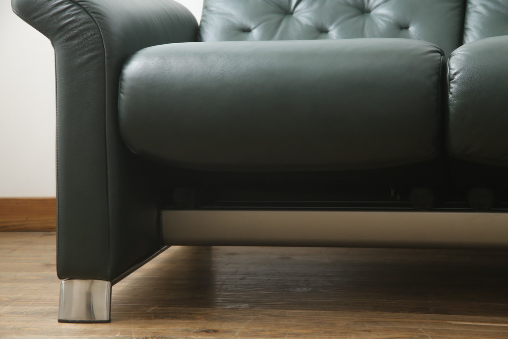 中古　ノルウェー製　ほぼ未使用の極美品!!　EKORNES(エコーネス)　ストレスレス(Stressless)　メトロポリタン　大人の贅沢なくつろぎ空間を演出する三人掛けソファ(アームソファ、3人掛け、3P、トリプルソファ、ロッキング機能、北欧)(定価約55万円)(R-066508)