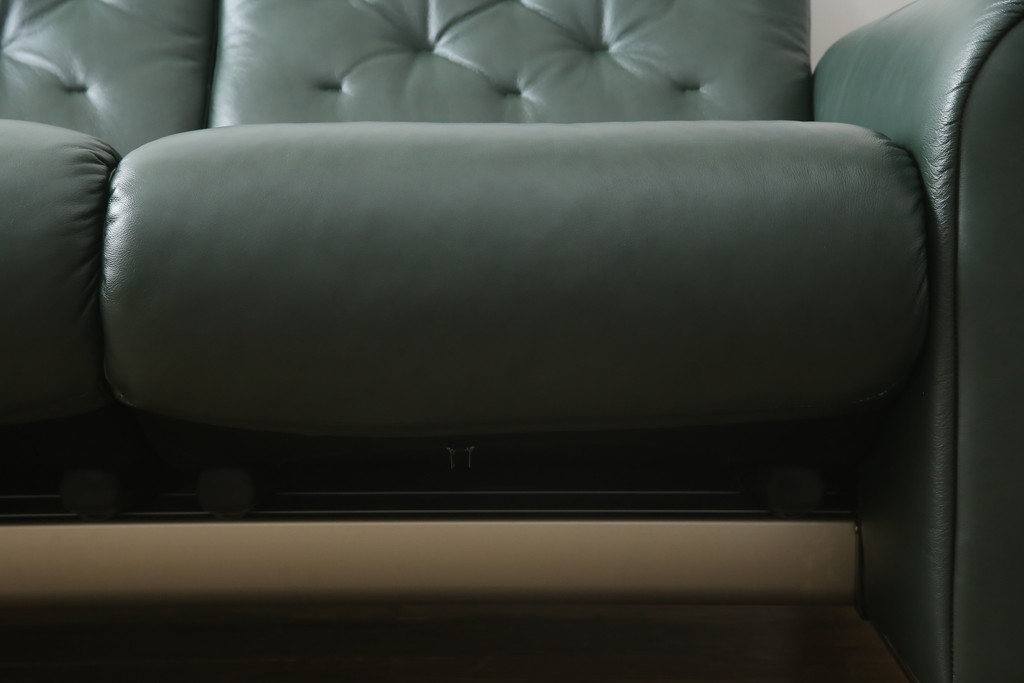 中古　ノルウェー製　ほぼ未使用の極美品!!　EKORNES(エコーネス)　ストレスレス(Stressless)　メトロポリタン　大人の贅沢なくつろぎ空間を演出する三人掛けソファ(アームソファ、3人掛け、3P、トリプルソファ、ロッキング機能、北欧)(定価約55万円)(R-066508)