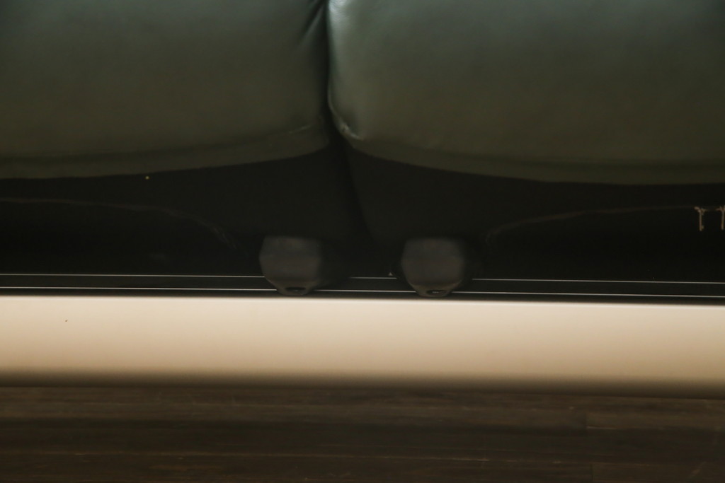 中古　ノルウェー製　ほぼ未使用の極美品!!　EKORNES(エコーネス)　ストレスレス(Stressless)　メトロポリタン　大人の贅沢なくつろぎ空間を演出する三人掛けソファ(アームソファ、3人掛け、3P、トリプルソファ、ロッキング機能、北欧)(定価約55万円)(R-066508)