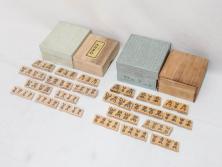 未使用　駒師 一平作　清安　薩摩黄楊　盛上駒　/　大王作　天童特産　御将棋駒　将棋駒2点セット(漆、駒箱付き)(R-078419)　
