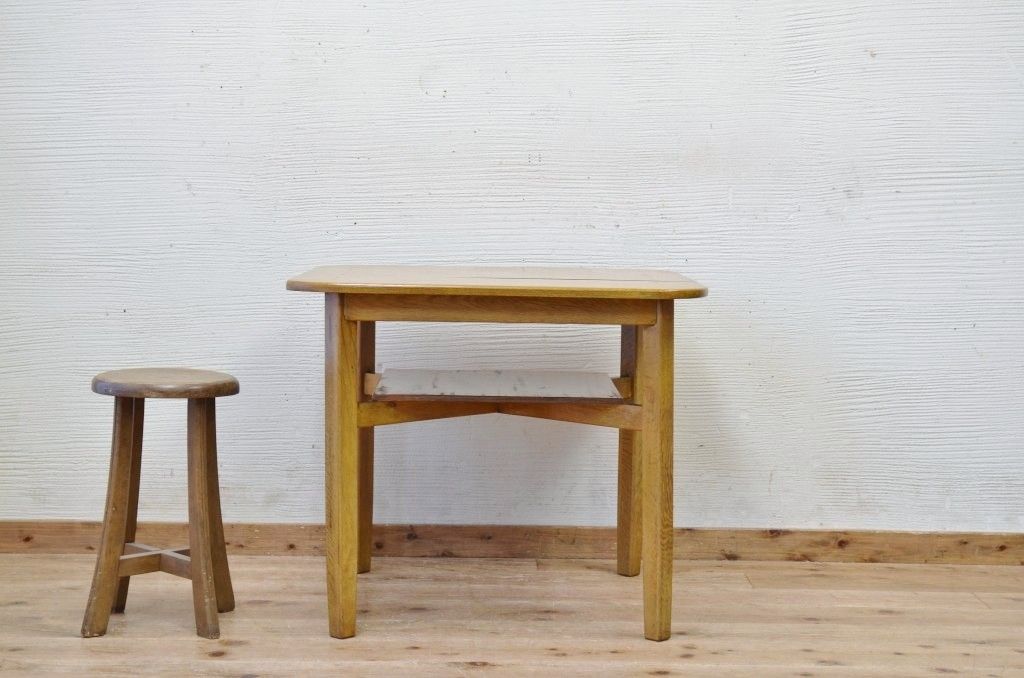 アンティーク家具　可愛いデザイン!ブナ材のアンティークテーブル