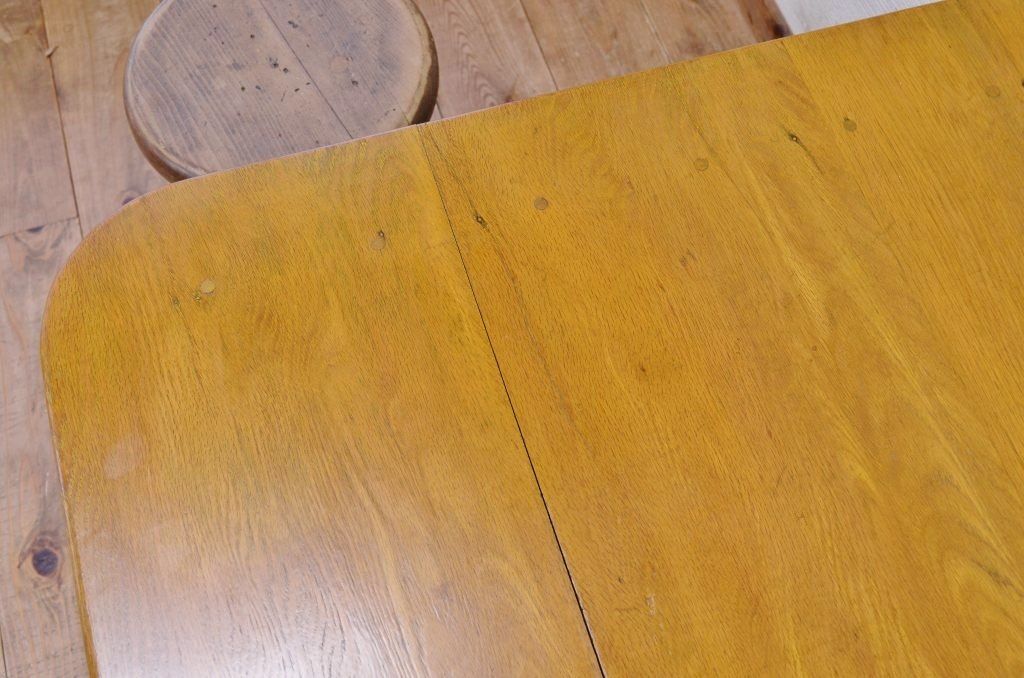 アンティーク家具　可愛いデザイン!ブナ材のアンティークテーブル