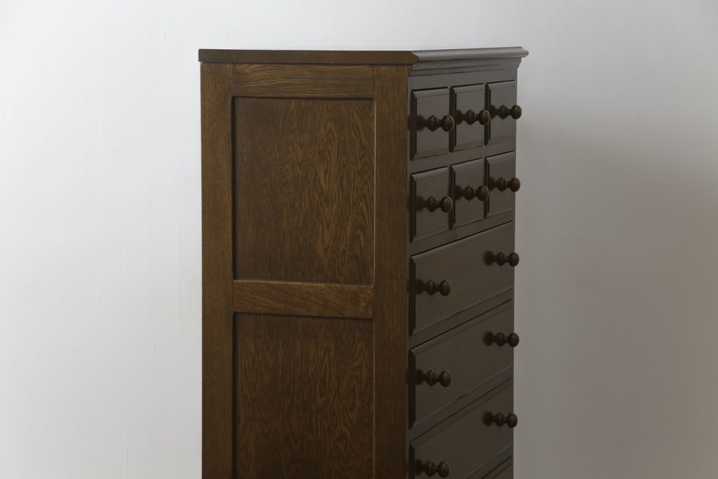 中古　横浜クラシック家具　ノックオンウッド(knockonwood)　コロニアルシリーズ(Hand Made)　オーク材　クラシカルな佇まいのチェスト(引き出し、洋服タンス、ハイチェスト)(定価約33万円)(R-064026)