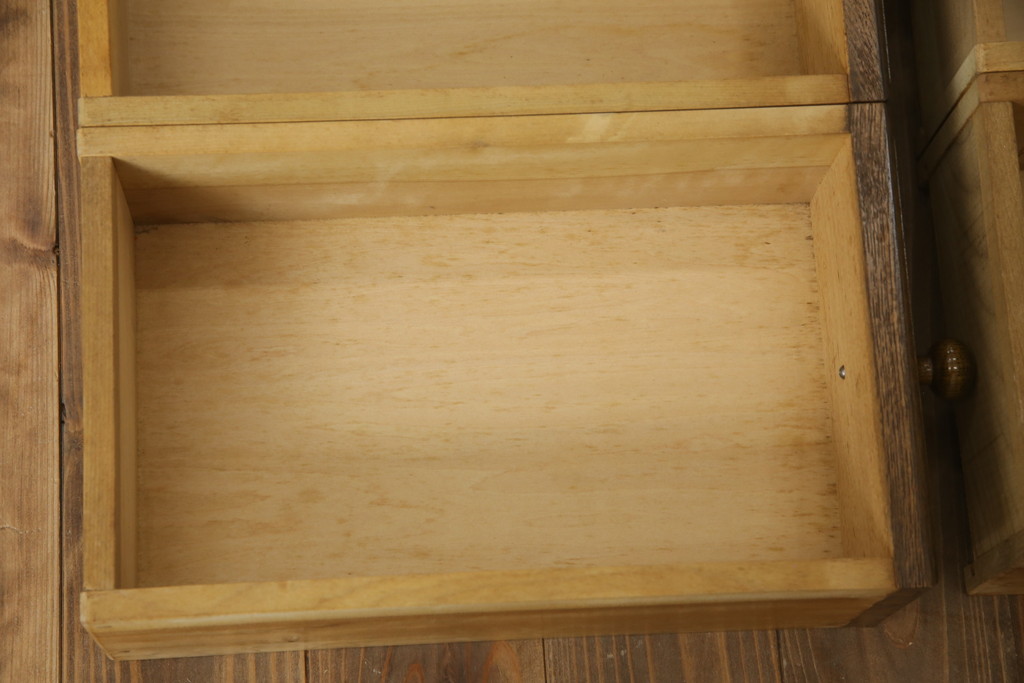 中古　横浜クラシック家具　ノックオンウッド(knockonwood)　コロニアルシリーズ(Hand Made)　オーク材　クラシカルな佇まいのチェスト(引き出し、洋服タンス、ハイチェスト)(定価約33万円)(R-064026)