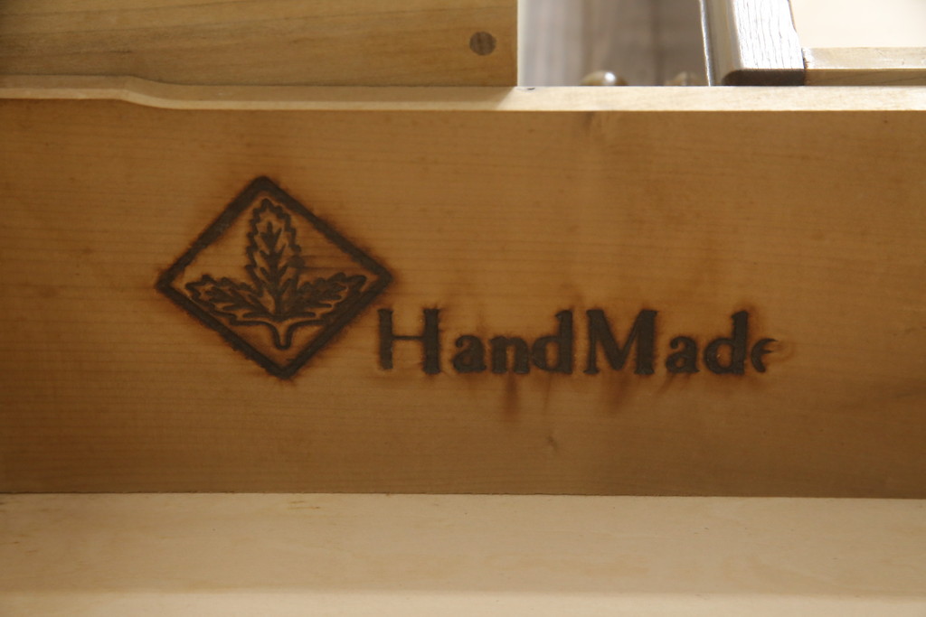 中古　横浜クラシック家具　ノックオンウッド(knockonwood)　コロニアルシリーズ(Hand Made)　オーク材　クラシカルな佇まいのチェスト(引き出し、洋服タンス、ハイチェスト)(定価約33万円)(R-064026)