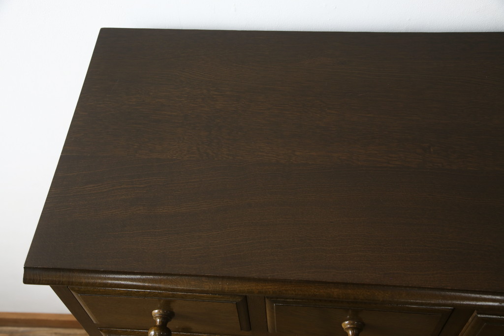 中古　横浜クラシック家具　ノックオンウッド(knockonwood)　コロニアルシリーズ(Hand Made)　オーク材　クラシカルな佇まいのチェスト(引き出し、洋服タンス、ハイチェスト)(定価約33万円)(R-064026)