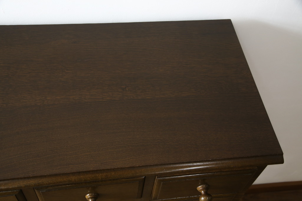 中古　横浜クラシック家具　ノックオンウッド(knockonwood)　コロニアルシリーズ(Hand Made)　オーク材　クラシカルな佇まいのチェスト(引き出し、洋服タンス、ハイチェスト)(定価約33万円)(R-064026)