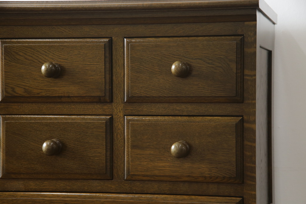 中古　横浜クラシック家具　ノックオンウッド(knockonwood)　コロニアルシリーズ(Hand Made)　オーク材　クラシカルな佇まいのチェスト(引き出し、洋服タンス、ハイチェスト)(定価約33万円)(R-064026)