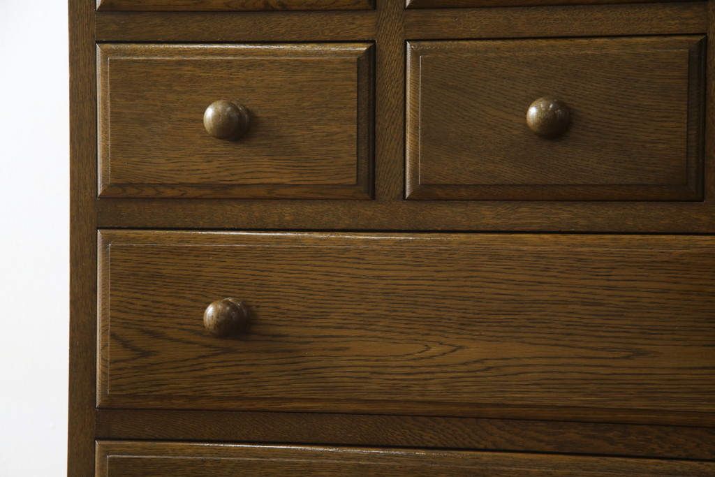 中古　横浜クラシック家具　ノックオンウッド(knockonwood)　コロニアルシリーズ(Hand Made)　オーク材　クラシカルな佇まいのチェスト(引き出し、洋服タンス、ハイチェスト)(定価約33万円)(R-064026)