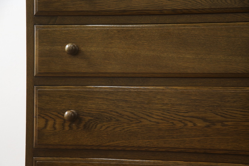 中古　横浜クラシック家具　ノックオンウッド(knockonwood)　コロニアルシリーズ(Hand Made)　オーク材　クラシカルな佇まいのチェスト(引き出し、洋服タンス、ハイチェスト)(定価約33万円)(R-064026)
