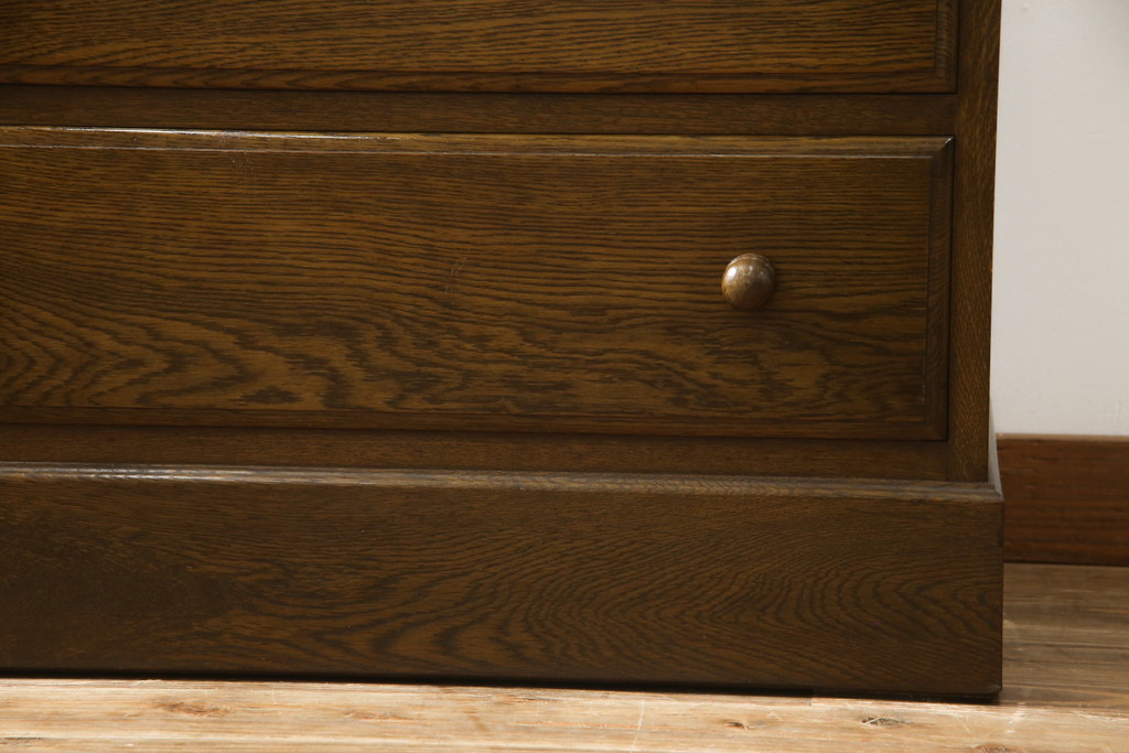 中古　横浜クラシック家具　ノックオンウッド(knockonwood)　コロニアルシリーズ(Hand Made)　オーク材　クラシカルな佇まいのチェスト(引き出し、洋服タンス、ハイチェスト)(定価約33万円)(R-064026)