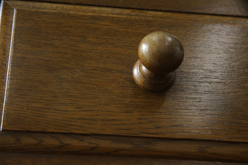 中古　横浜クラシック家具　ノックオンウッド(knockonwood)　コロニアルシリーズ(Hand Made)　オーク材　クラシカルな佇まいのチェスト(引き出し、洋服タンス、ハイチェスト)(定価約33万円)(R-064026)