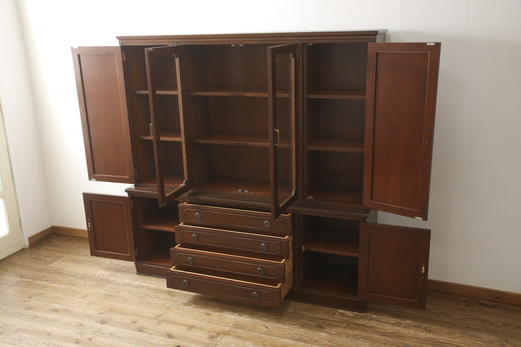 中古　美品　神戸元町欧風家具　メープル不二屋　クラシカルで気品あるデザインが魅力的なキャビネット(食器棚、カップボード、戸棚、収納棚)(R-058501)