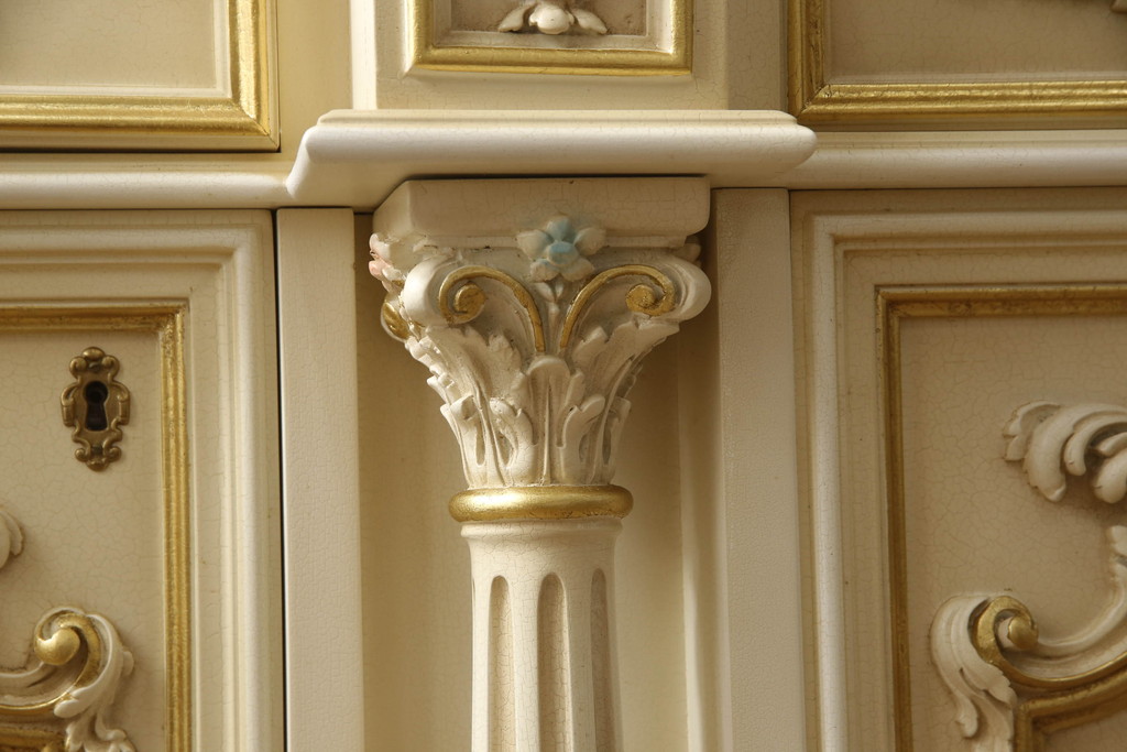 中古　美品　イタリア　SILIK(シリック)　特大　ロココ調　豪華な装飾で存在感たっぷりのサイドボード(サイドキャビネット、戸棚、収納棚、引き出し)(定価約250万円)(R-060328)