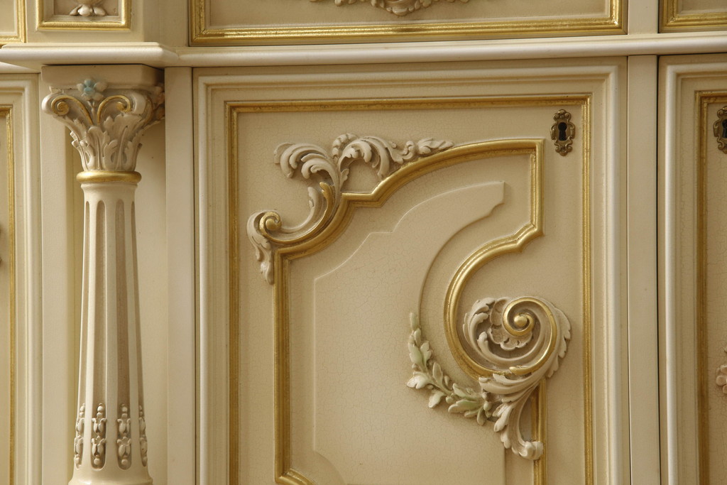 中古　美品　イタリア　SILIK(シリック)　特大　ロココ調　豪華な装飾で存在感たっぷりのサイドボード(サイドキャビネット、戸棚、収納棚、引き出し)(定価約250万円)(R-060328)