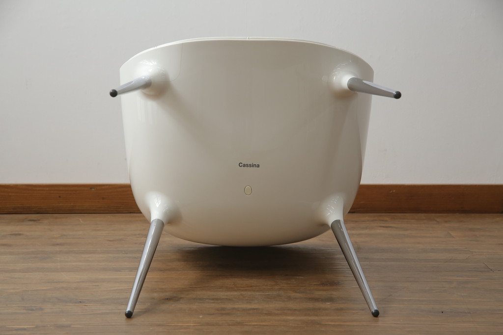 中古　展示品　超美品　Cassinaixc.(カッシーナイクスシー)　Philippe Starck(フィリップ・スタルク)　246　PASSION(パシオン)　本革　丸みのあるボディと華奢な脚のバランスが美しいアームチェア(ダイニングチェア、椅子、イス、レザー)(定価約21万円)(R-061221)