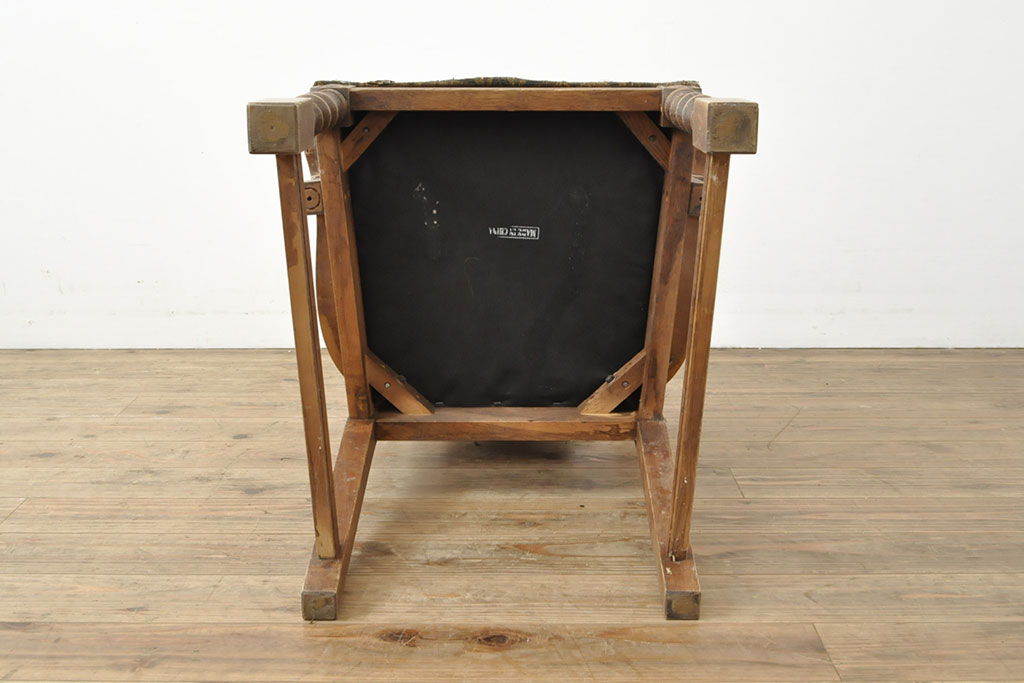 イギリスアンティーク　オーク材　クラシカルな空間づくりにおすすめ!ツイストレッグのアームチェア(椅子、ダイニングチェア)(R-053035)