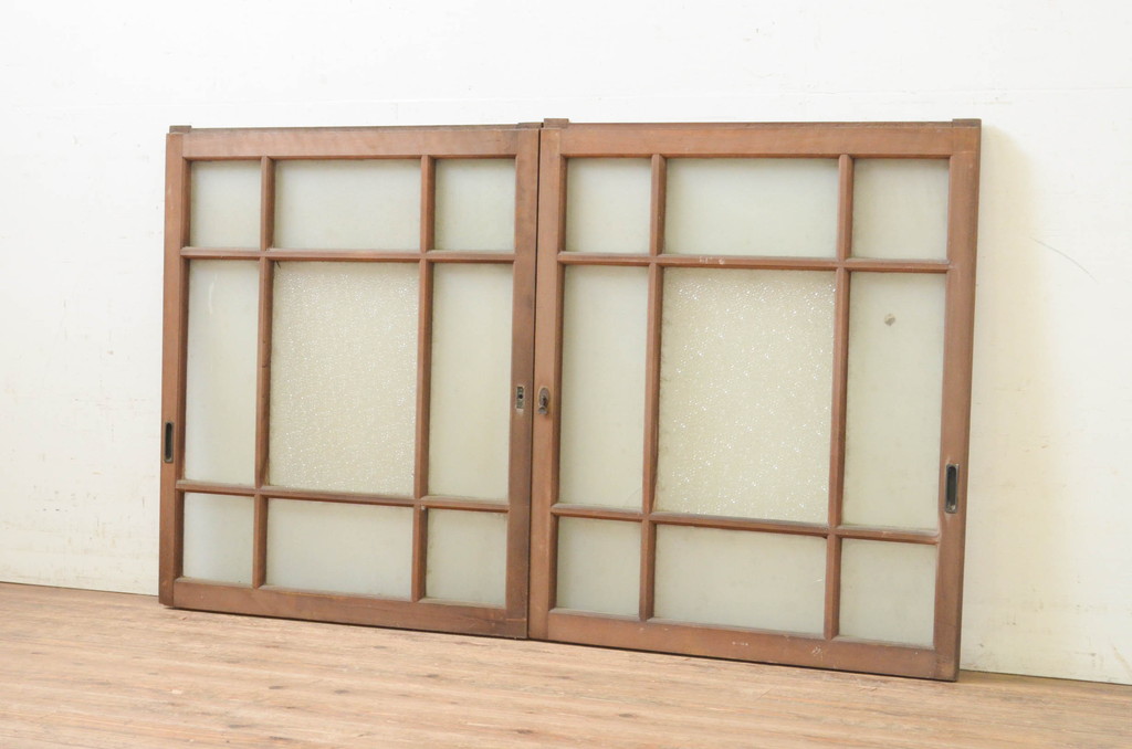 アンティーク建具　大正ロマン　どこか懐かしい雰囲気漂うガラス窓2枚セット(引き戸、ガラス戸)(R-069648)