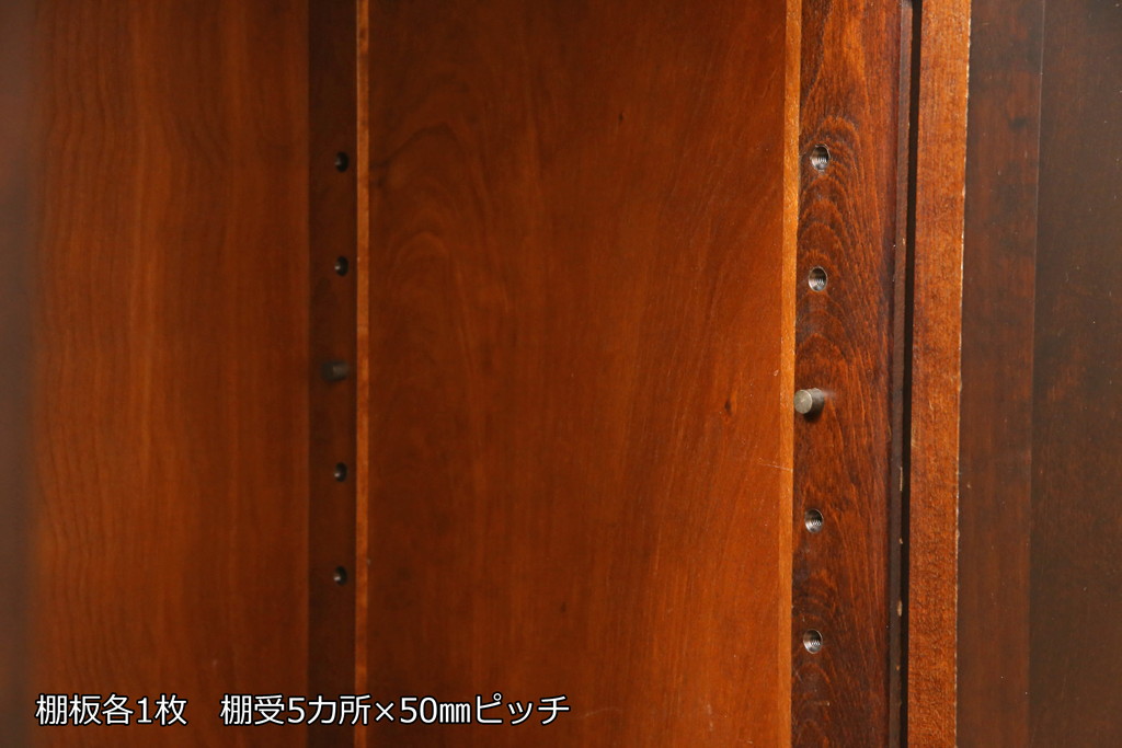 中古　北海道民芸家具　天板リメイク・ヒノキ天板　上品な佇まいが落ち着きのある雰囲気を高めるサイドボード(収納棚、戸棚、食器棚、サイドキャビネット)(R-059034)