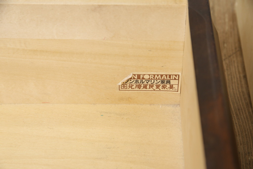 中古　北海道民芸家具　天板リメイク・ヒノキ天板　上品な佇まいが落ち着きのある雰囲気を高めるサイドボード(収納棚、戸棚、食器棚、サイドキャビネット)(R-059034)
