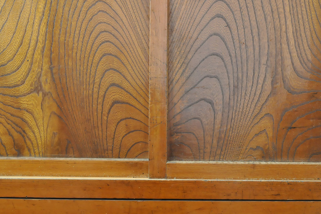 和製アンティーク　昭和初期　前面ケヤキ材・ヒノキ材　品のある佇まいが魅力の関東水屋箪笥(重ね箪笥、収納棚、戸棚、引き出し、食器棚)(R-054095)